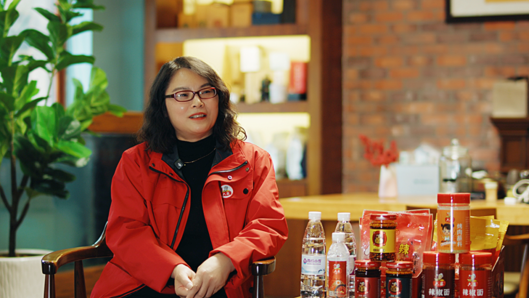 8亿袋一包辣椒面如何成为万能蘸料麻将胡了2试玩六婆：一年销量超过(图2)